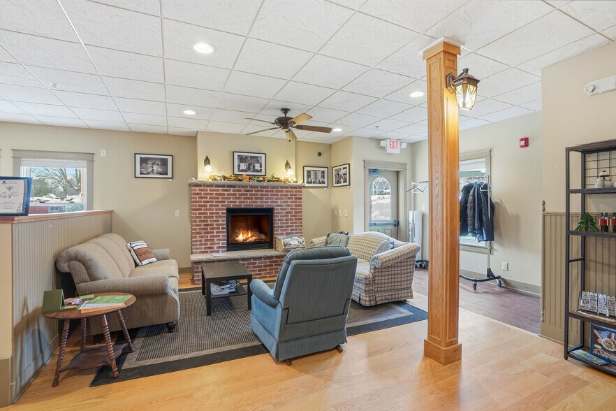 116 W Main St, West Branch, IA à vendre - Photo de l’immeuble – Image 2 sur 45