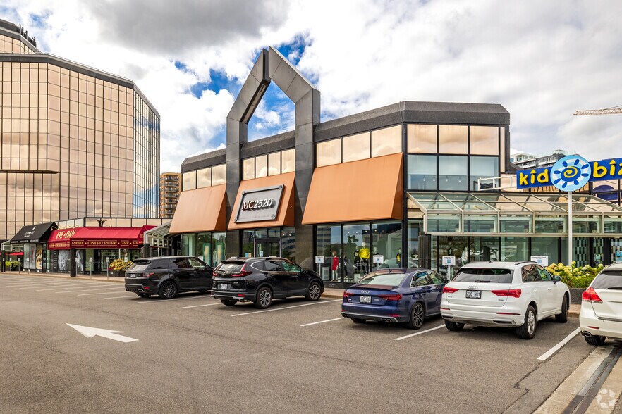 2504-2528 Boul Daniel-Johnson, Laval, QC à louer - Photo de l’immeuble – Image 3 sur 4