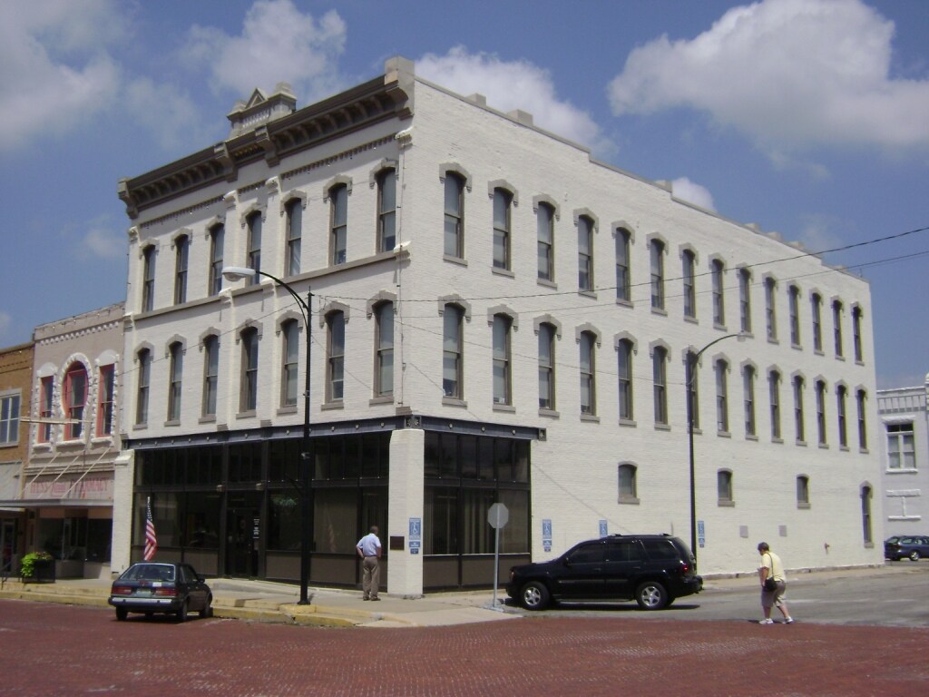 2-4 W Ohio St, Butler, MO à louer Photo principale– Image 1 sur 40