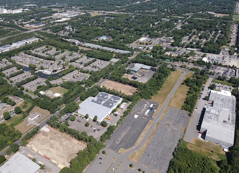 Waverly Ave, Holtsville, NY à vendre - Photo de l’immeuble – Image 3 sur 3