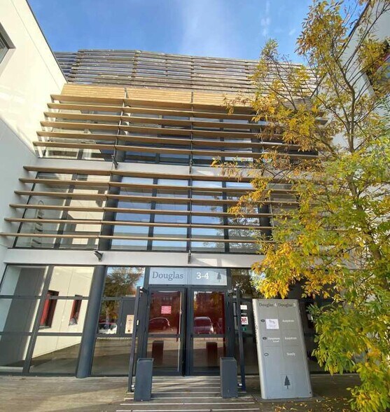 97 Allée Alexandre Borodine, Saint-Priest à louer - Photo de l’immeuble – Image 2 sur 10