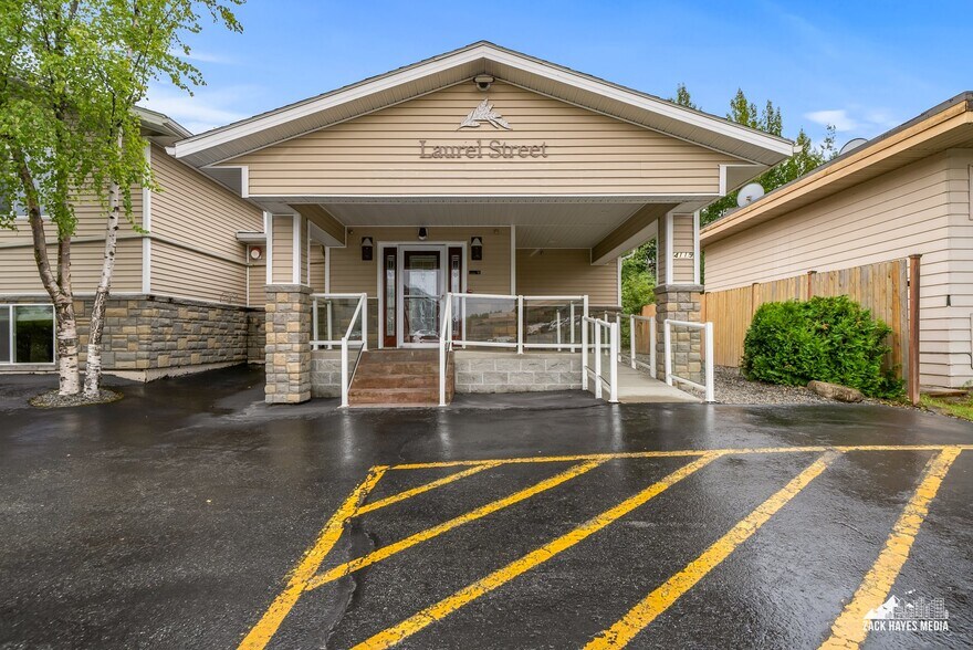 4119 Laurel St, Anchorage, AK à louer - Photo de l’immeuble – Image 3 sur 40