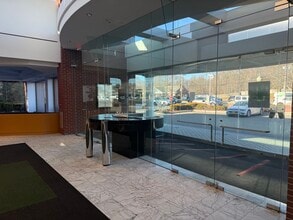 2822 Middle Country Rd, Lake Grove, NY à vendre Photo de l’immeuble– Image 2 sur 5