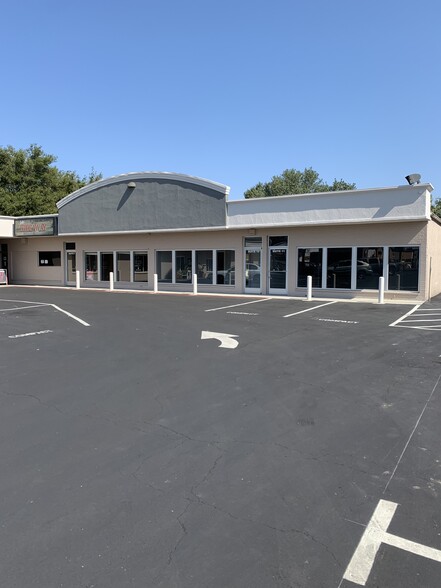 9353 Greenback Ln, Orangevale, CA à louer - Photo de l’immeuble – Image 1 sur 9