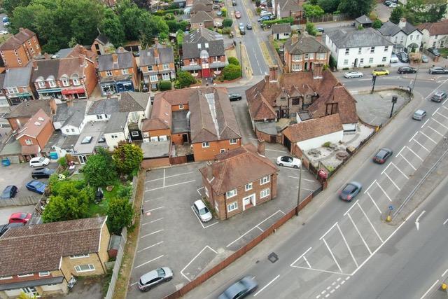3-3A High St, Bagshot à vendre - Photo de l’immeuble – Image 1 sur 24