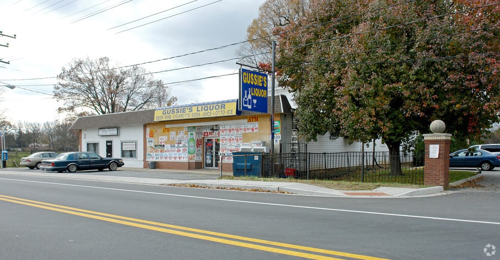 1700 Old Eastern Ave portefeuille de 3 biens à vendre sur LoopNet.fr - Photo principale – Image 1 sur 1