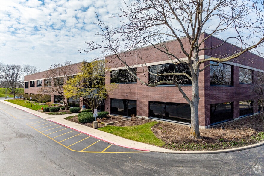 1700 Park St, Naperville, IL à louer - Photo principale – Image 1 sur 38