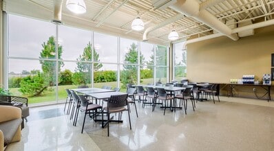 910 Wilton Grove Rd, London, ON à louer Photo intérieure– Image 2 sur 3