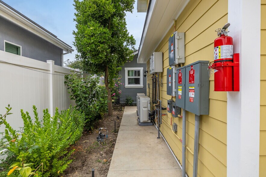 618 S Van Ness Ave, Santa Ana, CA à vendre - Photo de l’immeuble – Image 3 sur 27