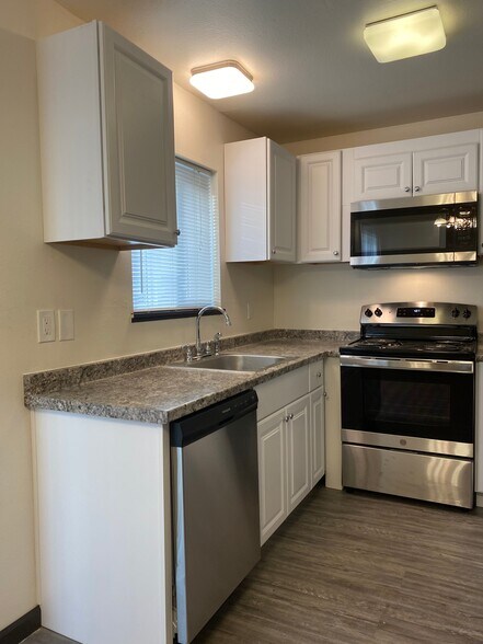 213 SE 192nd Ave, Portland, OR à vendre - Photo de l’immeuble – Image 3 sur 24