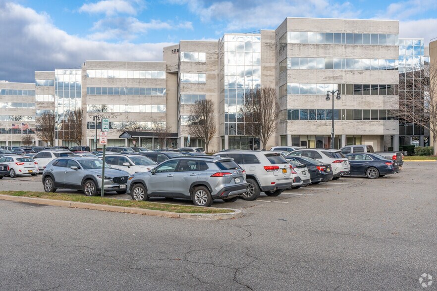 1225 Franklin Ave, Garden City, NY à louer - Photo de l’immeuble – Image 3 sur 7