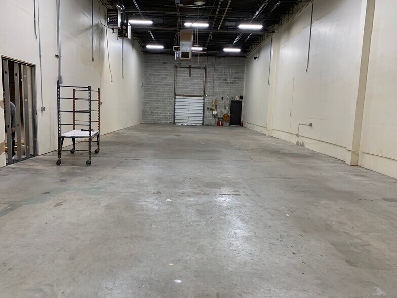 31-51 Loring Dr, Framingham, MA à louer - Photo de l’immeuble – Image 1 sur 8