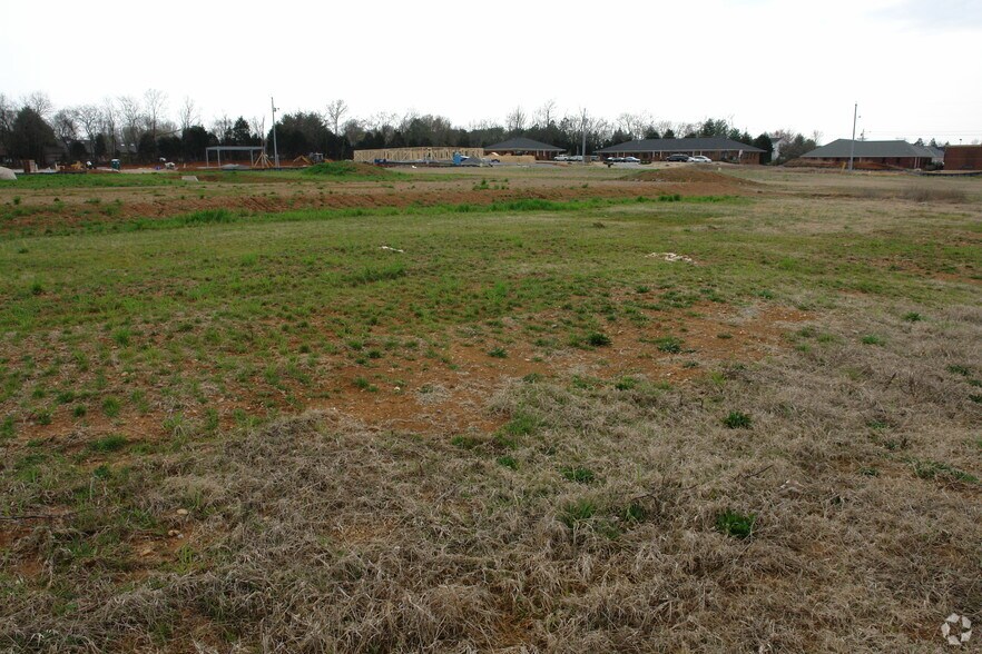 2523 Rideout Ln, Murfreesboro, TN à vendre - Photo de l’immeuble – Image 2 sur 2