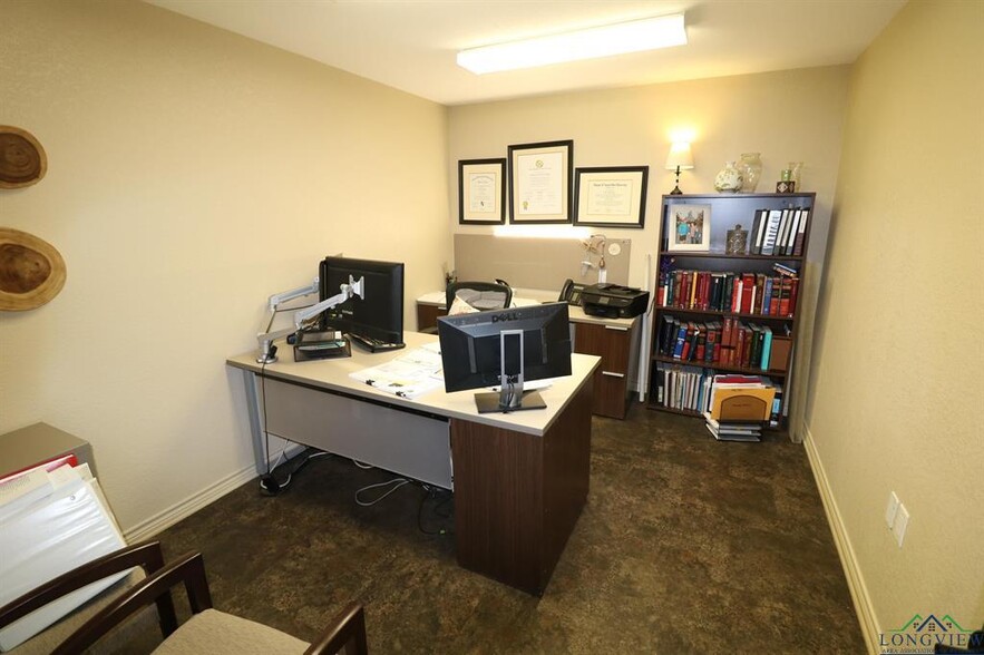 1300 NE Loop, Carthage, TX à vendre - Photo de l’immeuble – Image 2 sur 36