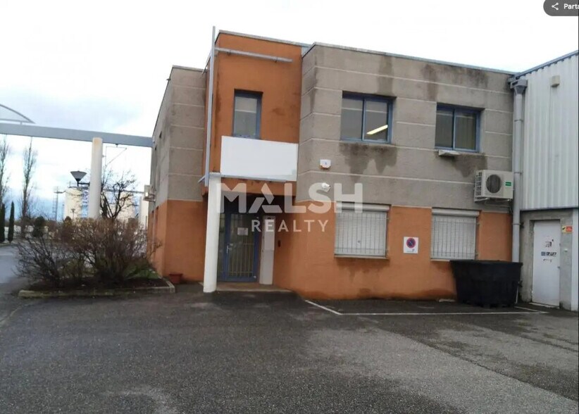 Local d’activités dans Chassieu à louer - Photo de l’immeuble – Image 1 sur 2