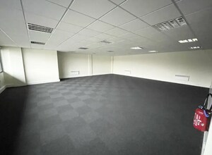 Industriel/Logistique dans Gonesse à louer Photo intérieure– Image 1 sur 3