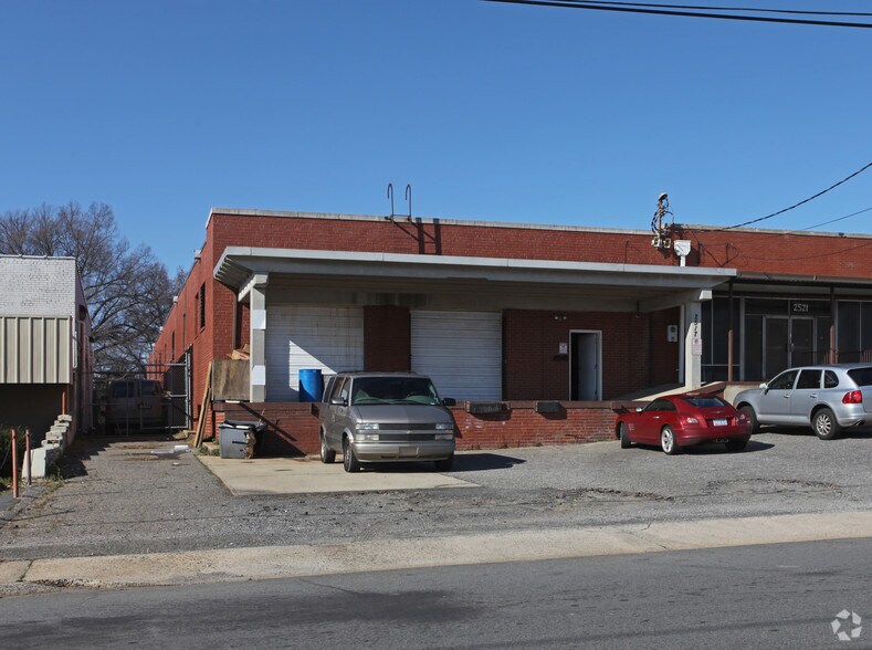2517 Lucena Ave, Charlotte, NC à louer - Photo principale – Image 1 sur 24