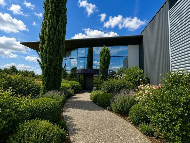22 Rue Jean Monnet, Saint-Jean à louer - Photo de l’immeuble – Image 1 sur 12