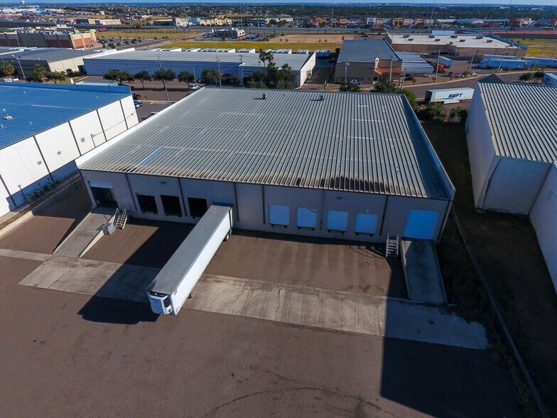 814 Nafta Blvd, Laredo, TX à louer - Photo de l’immeuble – Image 2 sur 12
