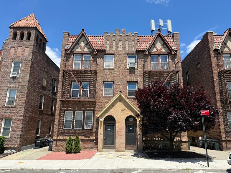 8161 Woodhaven Blvd, Glendale, NY à vendre - Photo de l’immeuble – Image 3 sur 25