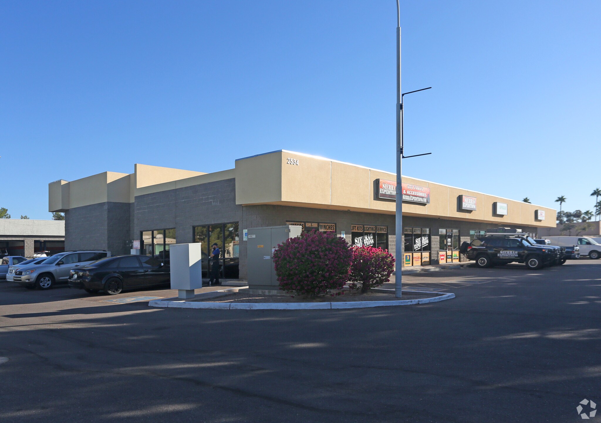 2534 W Broadway Rd, Mesa, AZ à louer Photo principale– Image 1 sur 14