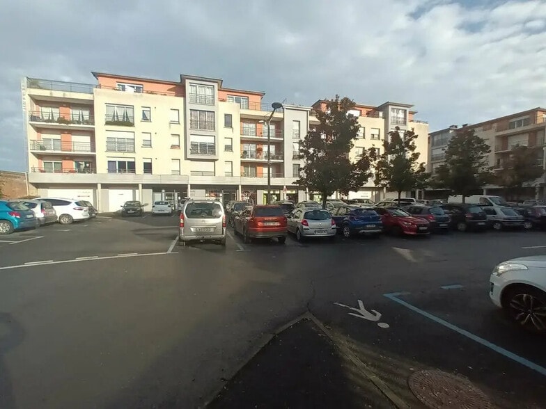 Local commercial dans Fécamp à louer - Photo de l’immeuble – Image 1 sur 4