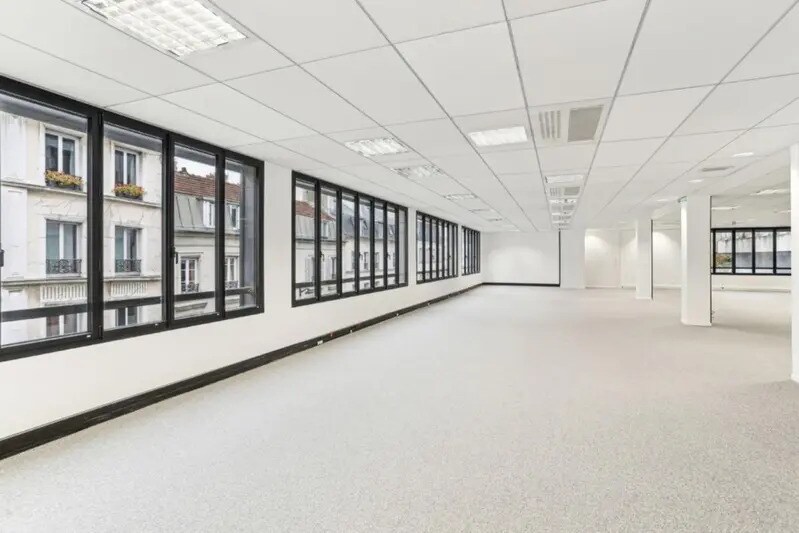13 Rue Moreau, Paris à louer - Photo de l’immeuble – Image 3 sur 6