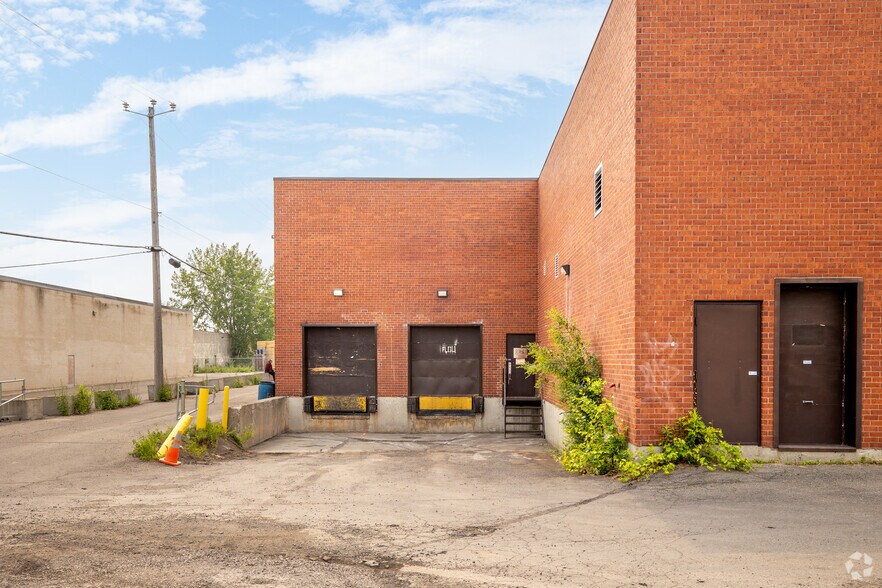 8675-8705 St Creusot, Montréal, QC à louer - Photo de l’immeuble – Image 3 sur 5
