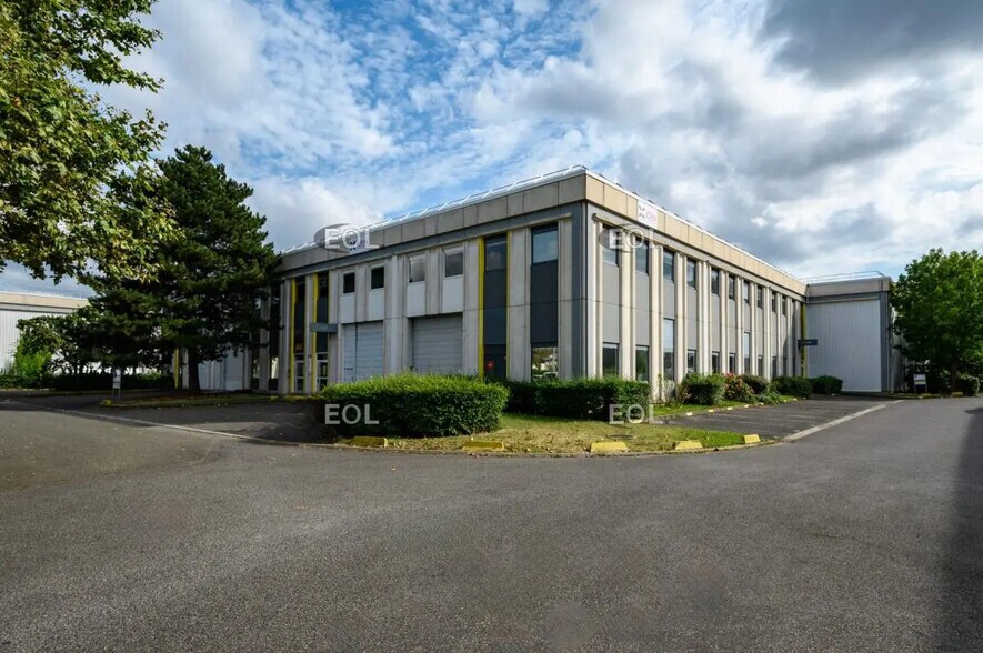 À 114 Avenue Louis Roche, Gennevilliers à louer - Photo de l’immeuble – Image 3 sur 8