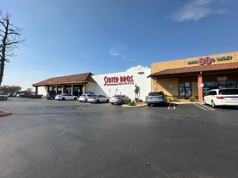 1027-1047 E Amar Rd, West Covina, CA à louer - Photo de l’immeuble – Image 2 sur 16