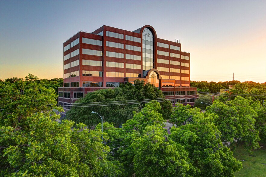 811 Barton Springs Rd, Austin, TX à louer - Photo de l’immeuble – Image 2 sur 26