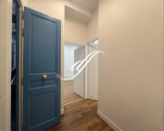 Plus de détails pour Local d'activités à louer