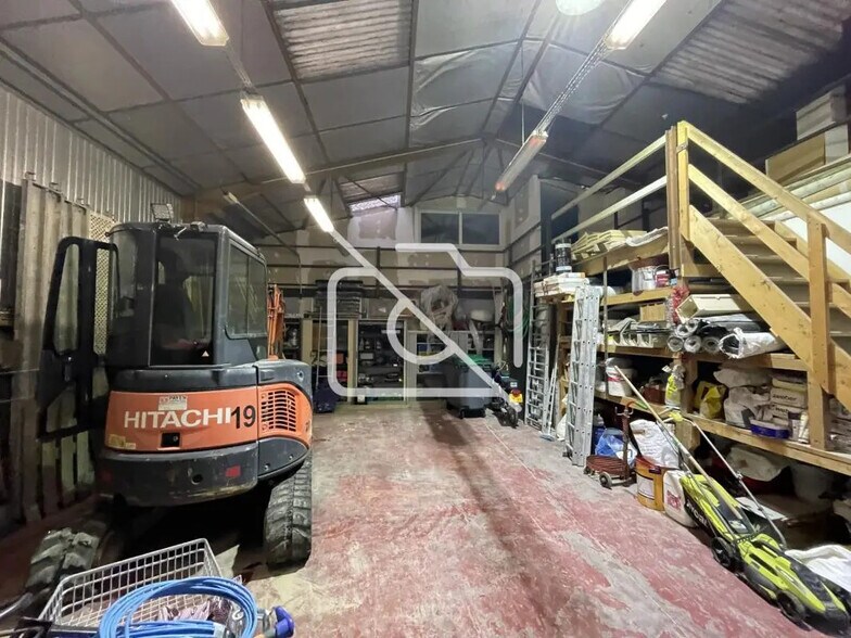 Local d’activités dans Crosne à louer - Photo intérieure – Image 1 sur 4