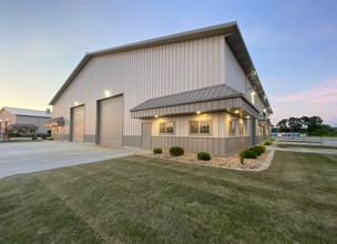 2101-2103 2nd Ave N, Silvis, IL à louer Photo de l’immeuble– Image 1 sur 6