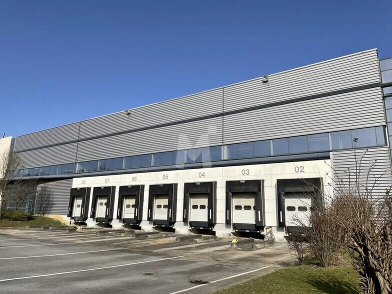 Industriel/Logistique dans Lieusaint à louer - Photo de l’immeuble – Image 2 sur 2
