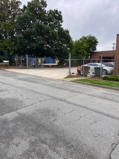 2015 Binford St, Greensboro, NC à vendre - Photo de l’immeuble – Image 3 sur 17