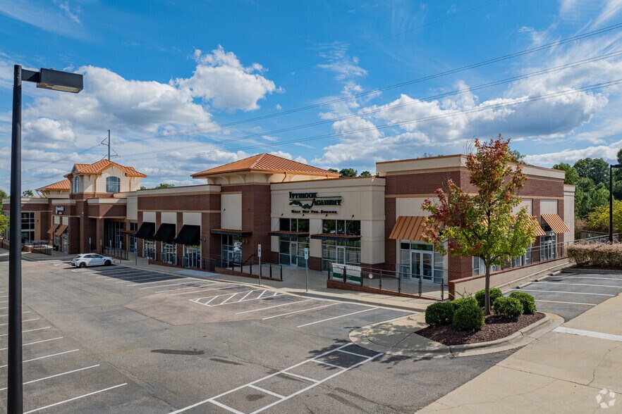 1920 Falls Valley Dr, Raleigh, NC à louer - Photo principale – Image 1 sur 12