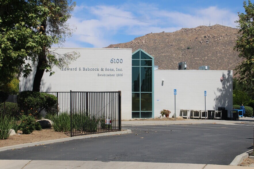 6100 Quail Valley Ct, Riverside, CA à vendre - Photo principale – Image 2 sur 2