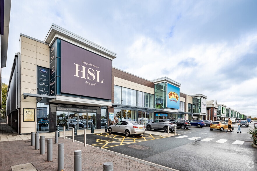 Junction 9 Retail Park, Warrington à louer - Photo principale – Image 1 sur 4