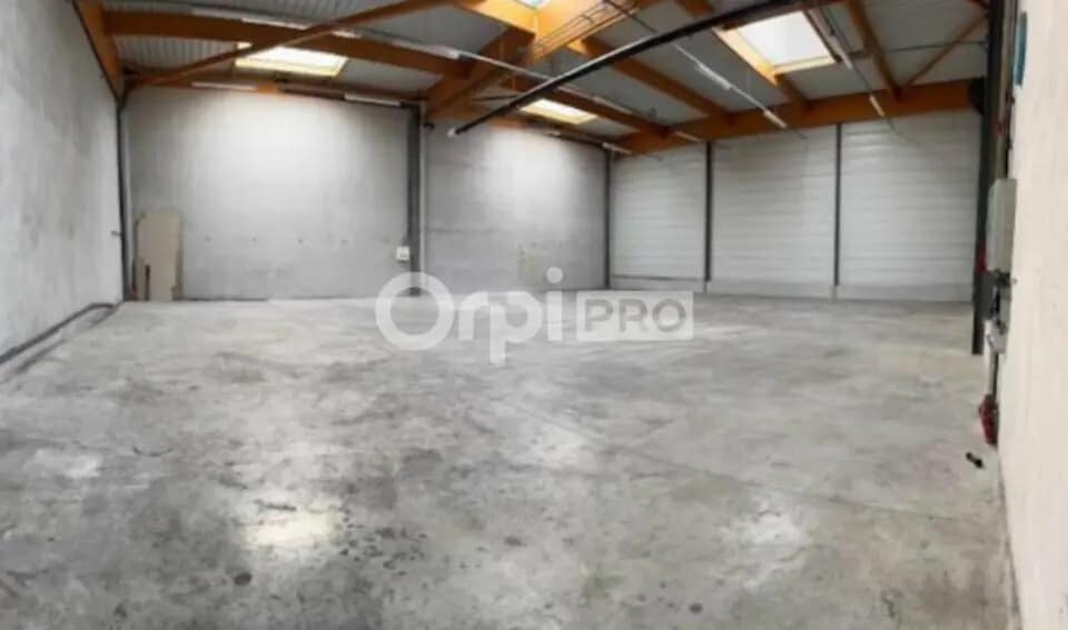 Local d’activités dans La Verpillière à louer - Photo de l’immeuble – Image 2 sur 6