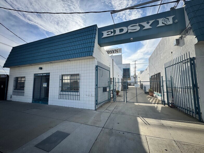 15954-15958 Arminta St, Van Nuys, CA à vendre - Photo de l’immeuble – Image 3 sur 8