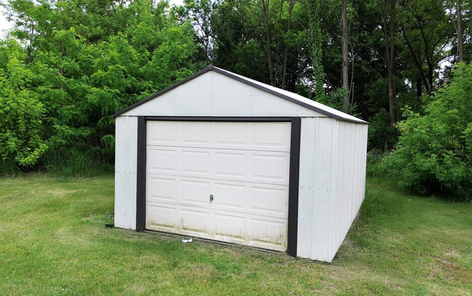2398 Grange Hall rd, Holly, MI à vendre - Photo de l’immeuble – Image 2 sur 18