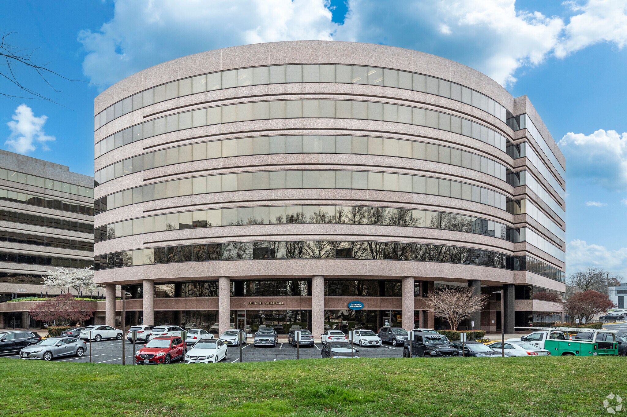 8300 Boone Blvd, Vienna, VA à louer Photo de l’immeuble– Image 1 sur 7