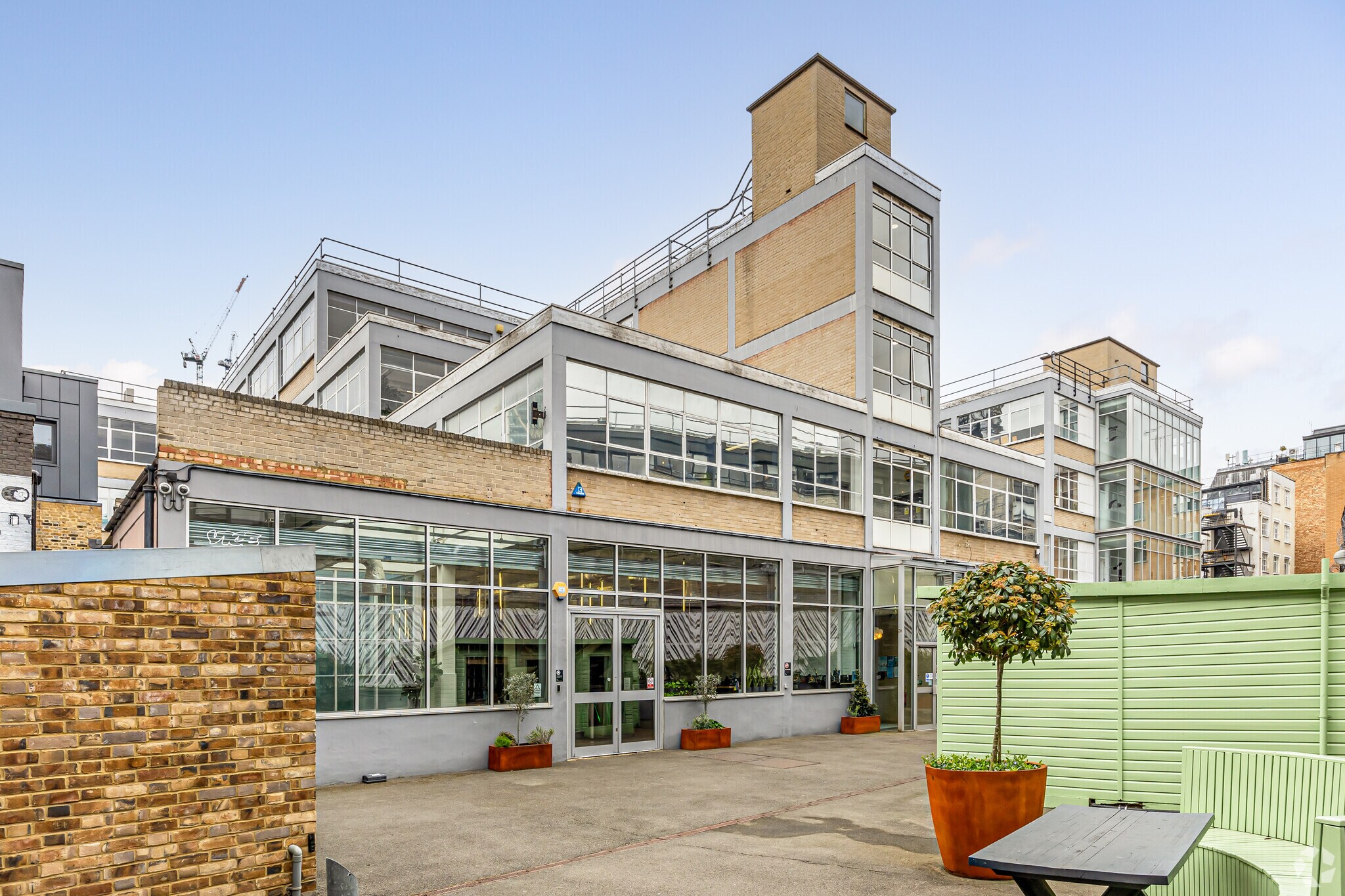 110 Clifton St, Londres à louer Photo principale– Image 1 sur 7
