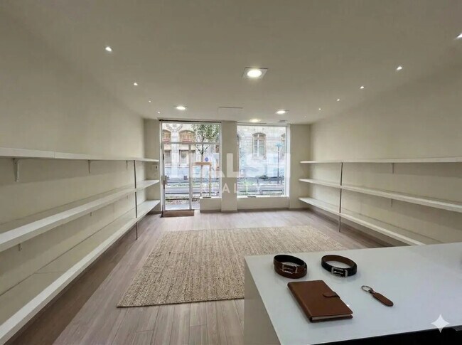 Plus de détails pour Local commercial à louer