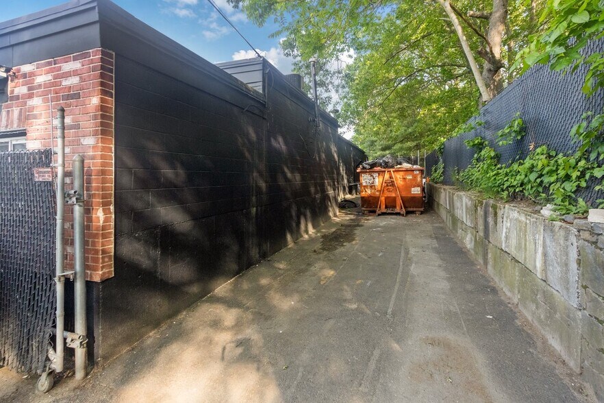 106 River St, Dedham, MA à vendre - Photo de l’immeuble – Image 3 sur 17