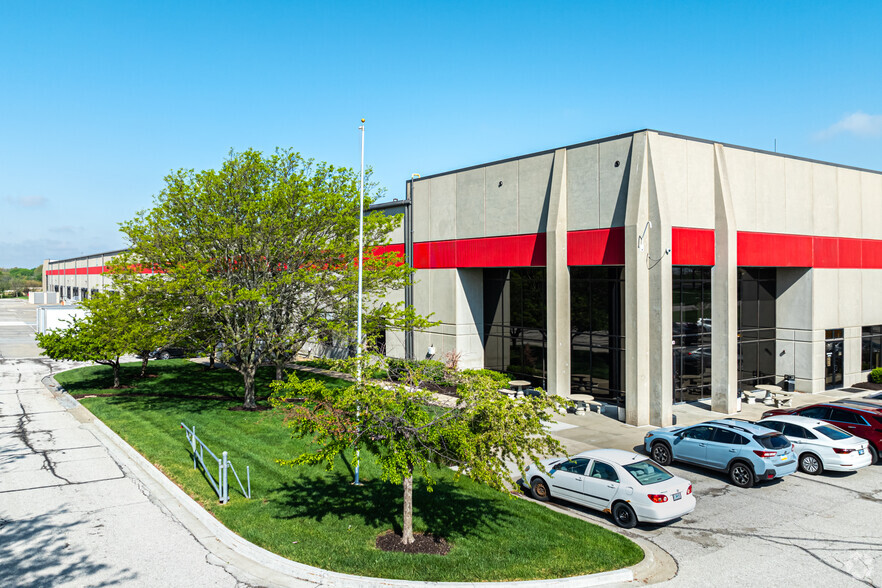 16910-17000 W 116th St, Lenexa, KS à louer - Photo de l’immeuble – Image 3 sur 11