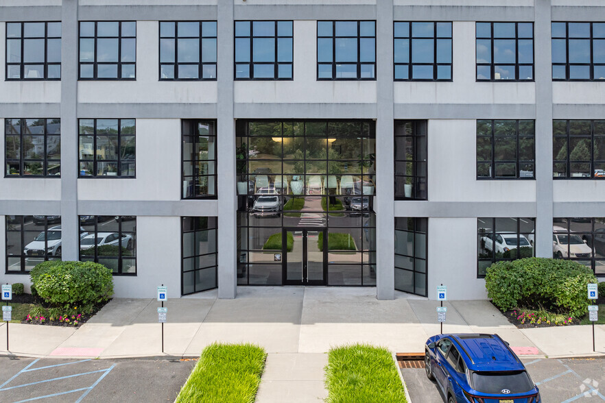 409 Joyce Kilmer Ave, New Brunswick, NJ à louer - Photo de l’immeuble – Image 3 sur 20