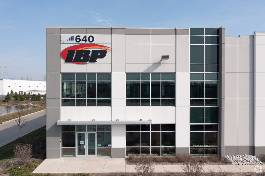 640 Remington Blvd, Bolingbrook, IL à louer - Photo de l’immeuble – Image 3 sur 6