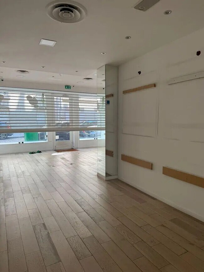 Plus de détails pour Local commercial à louer